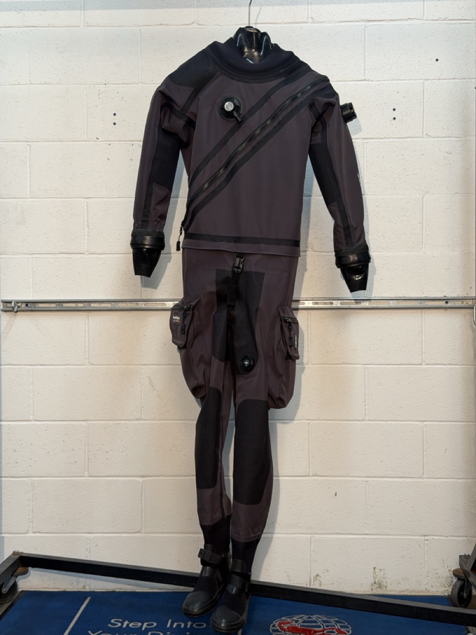 Fourth Element Argonaut Hybrid Drysuit – Medium